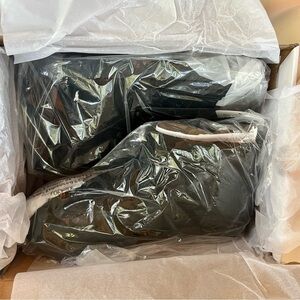 NIB Pull On‎ Ankle Boots Ugg Style Sz 7 Black